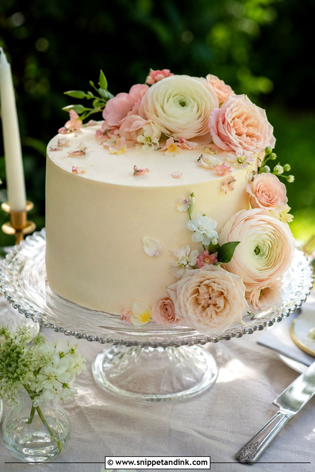 1 Layer Wedding Cake With Fresh Flowers - Snippet and Ink - 20 1 Layer Wedding Cake Ideas