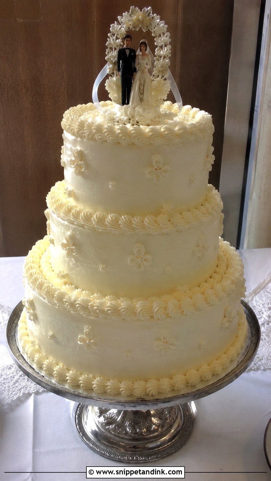 1970s Wedding Cake With Shell Borders - Snippet and Ink - 20 1970s Wedding Cake Ideas