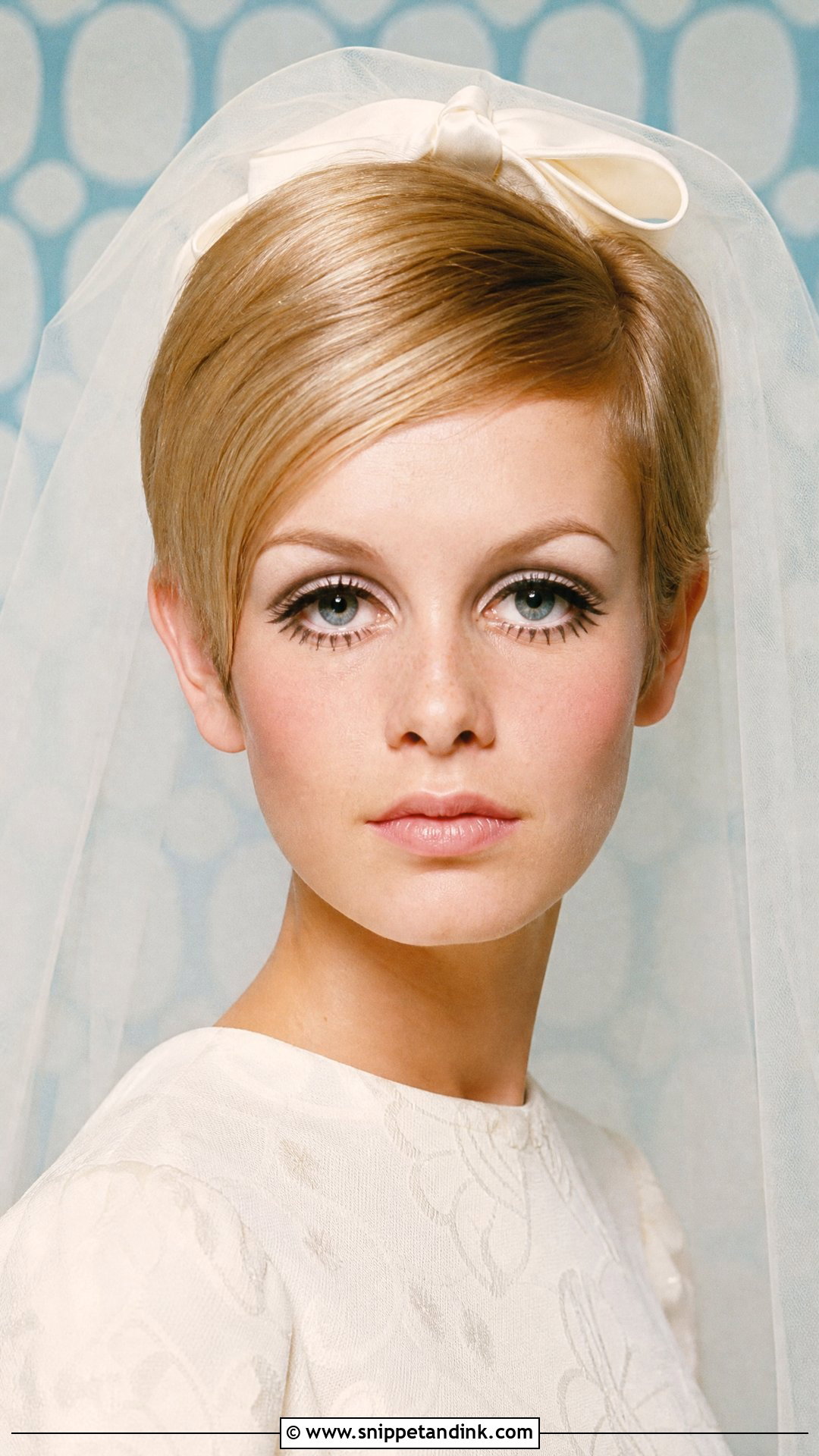 60s Twiggy Wedding Makeup - Snippet and Ink - 20 60s Wedding Makeup Ideas
