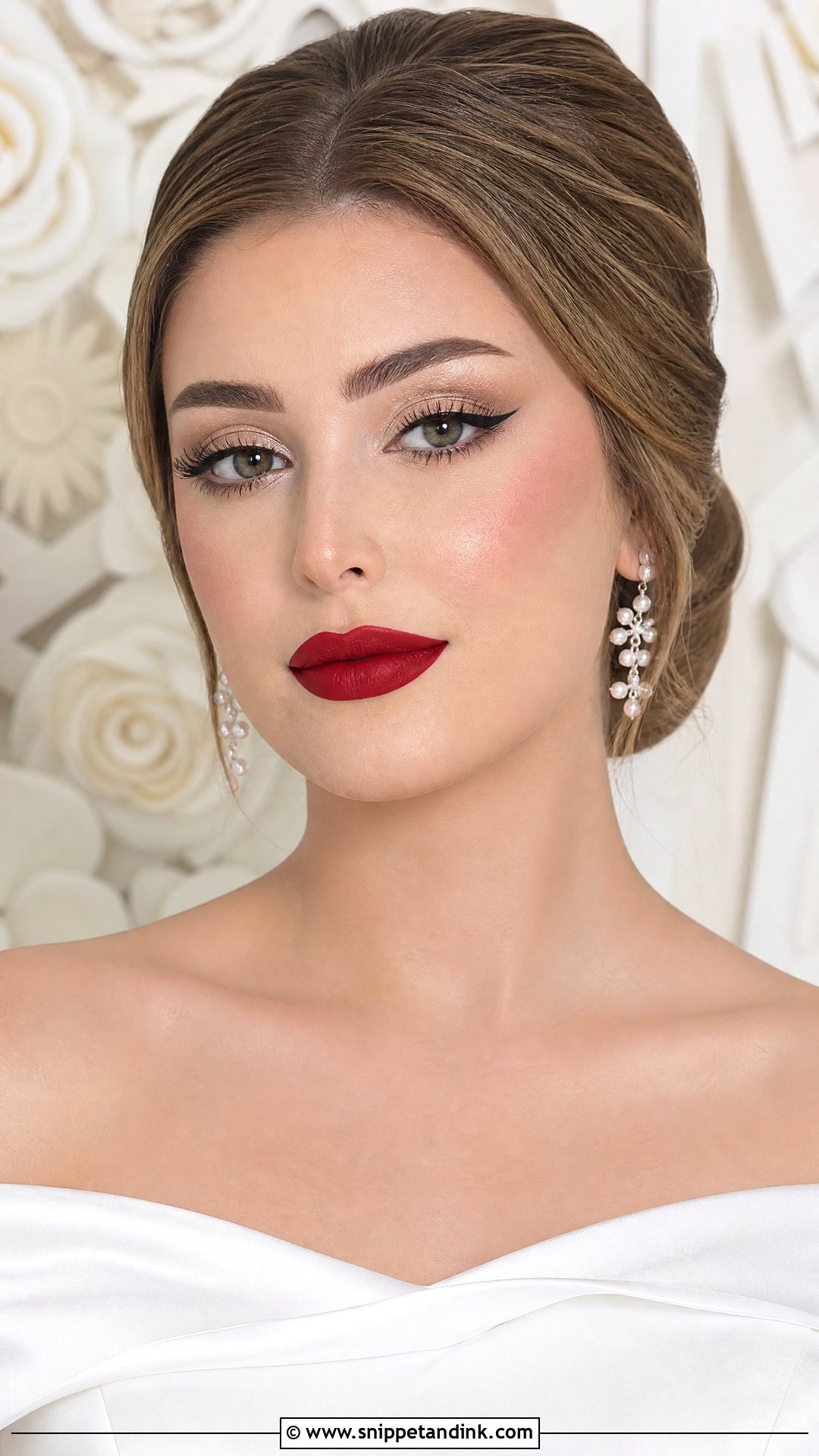 Arab Bridal Makeup With Red Lip - Snippet and Ink - 20 Arab Bridal Makeup Ideas