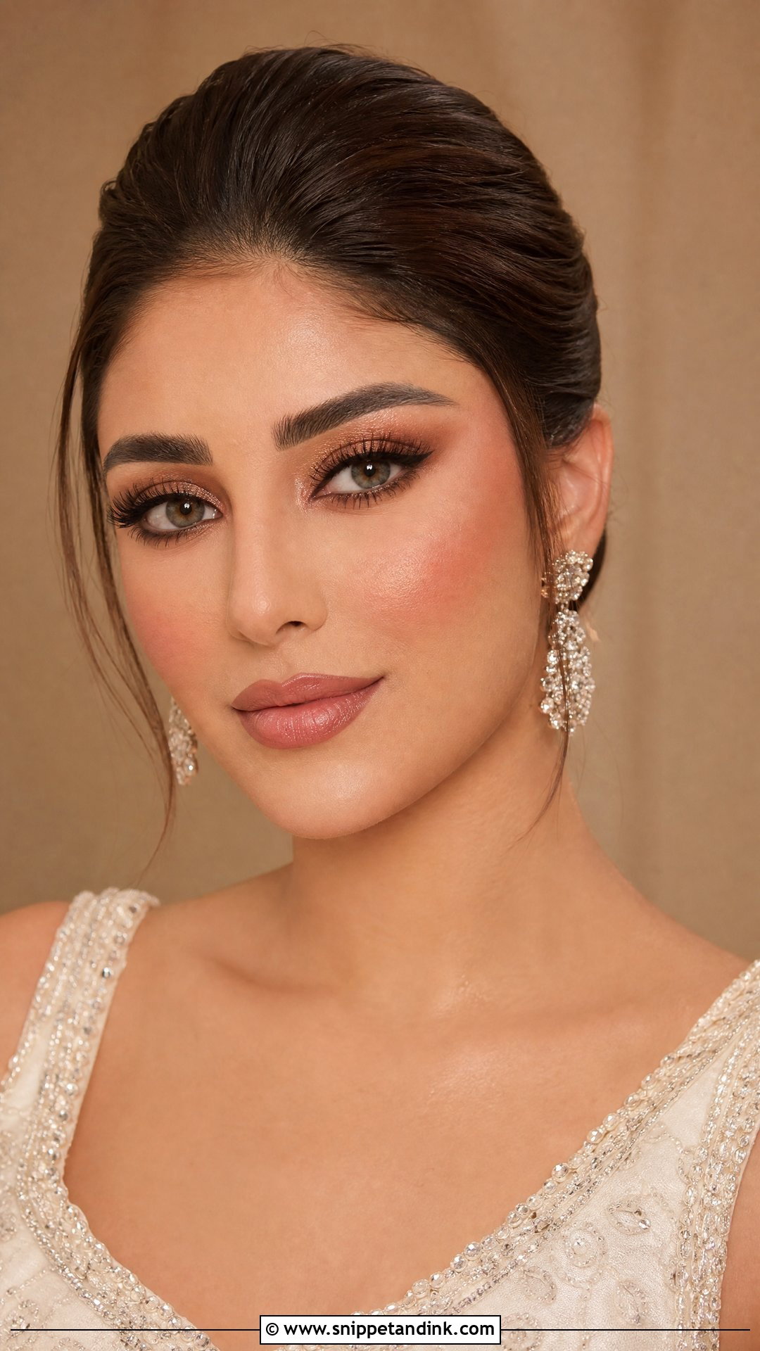 Arabian Bridal Makeup With Matte Skin - Snippet and Ink - 20 Arabian Bridal Makeup Ideas