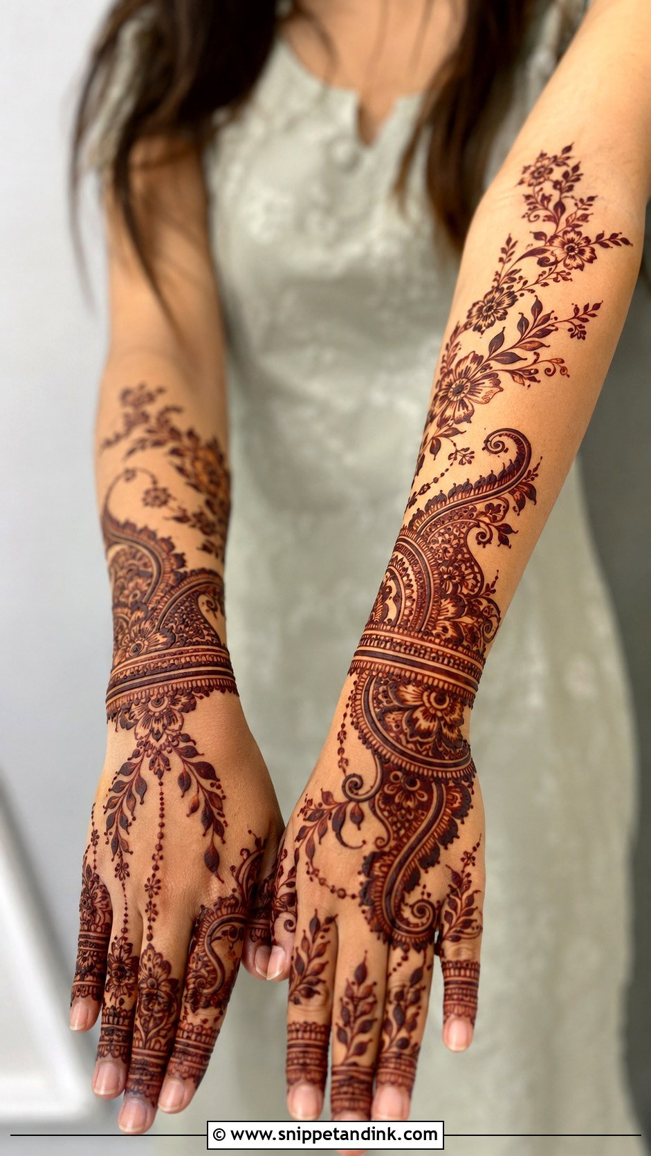 Arabian Forearm Mehndi Design - Snippet and Ink - 35 Arabian Mehndi Design Ideas