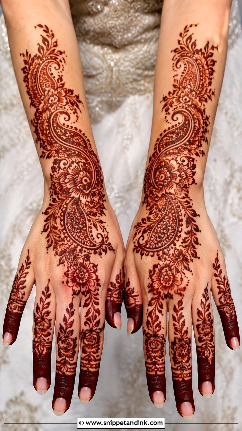 Arabic Bridal Mehndi Design With Paisley - Snippet and Ink - 30 Arabic Bridal Mehndi Designs