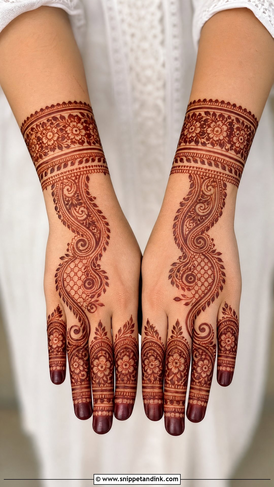 Arabic Cuff Mehndi Design - Snippet and Ink - 35 Arabic Mehndi Designs