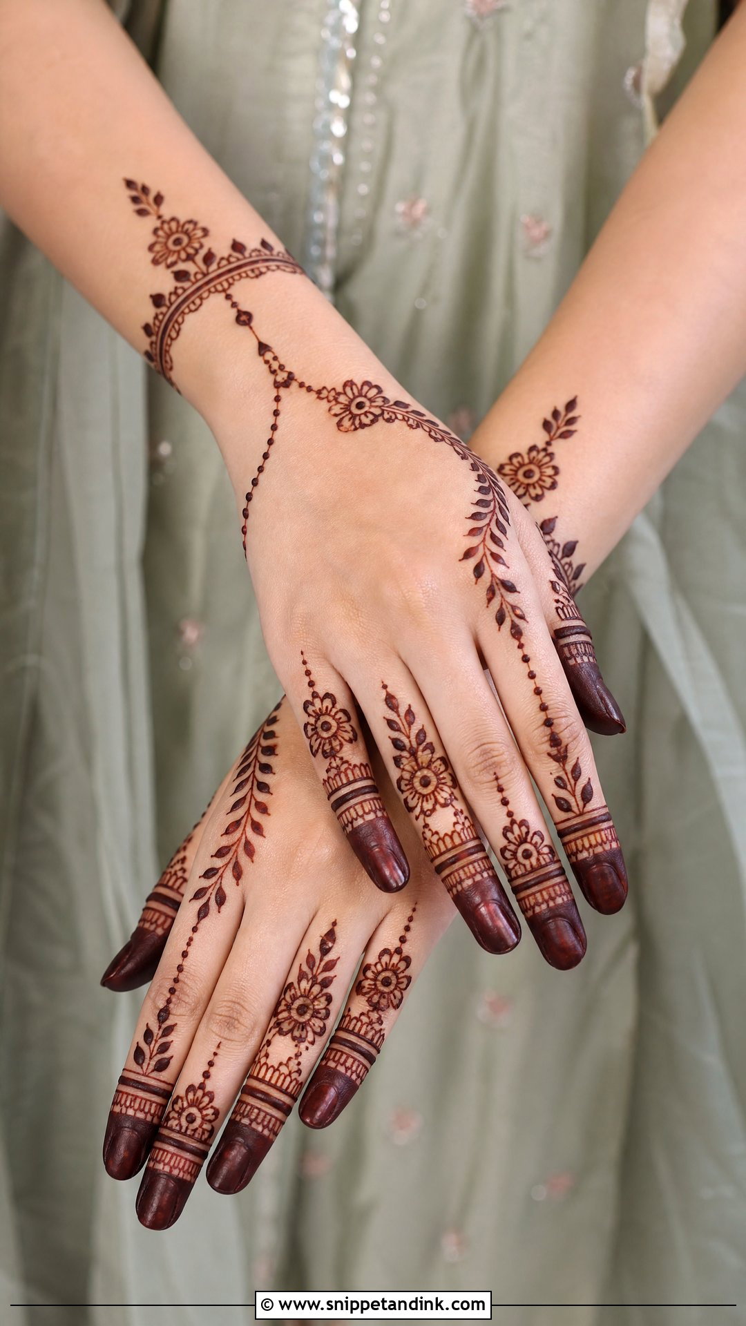 Arabic Finger Bridal Mehndi Design - Snippet and Ink - 25 Arabic Wedding Mehndi Designs