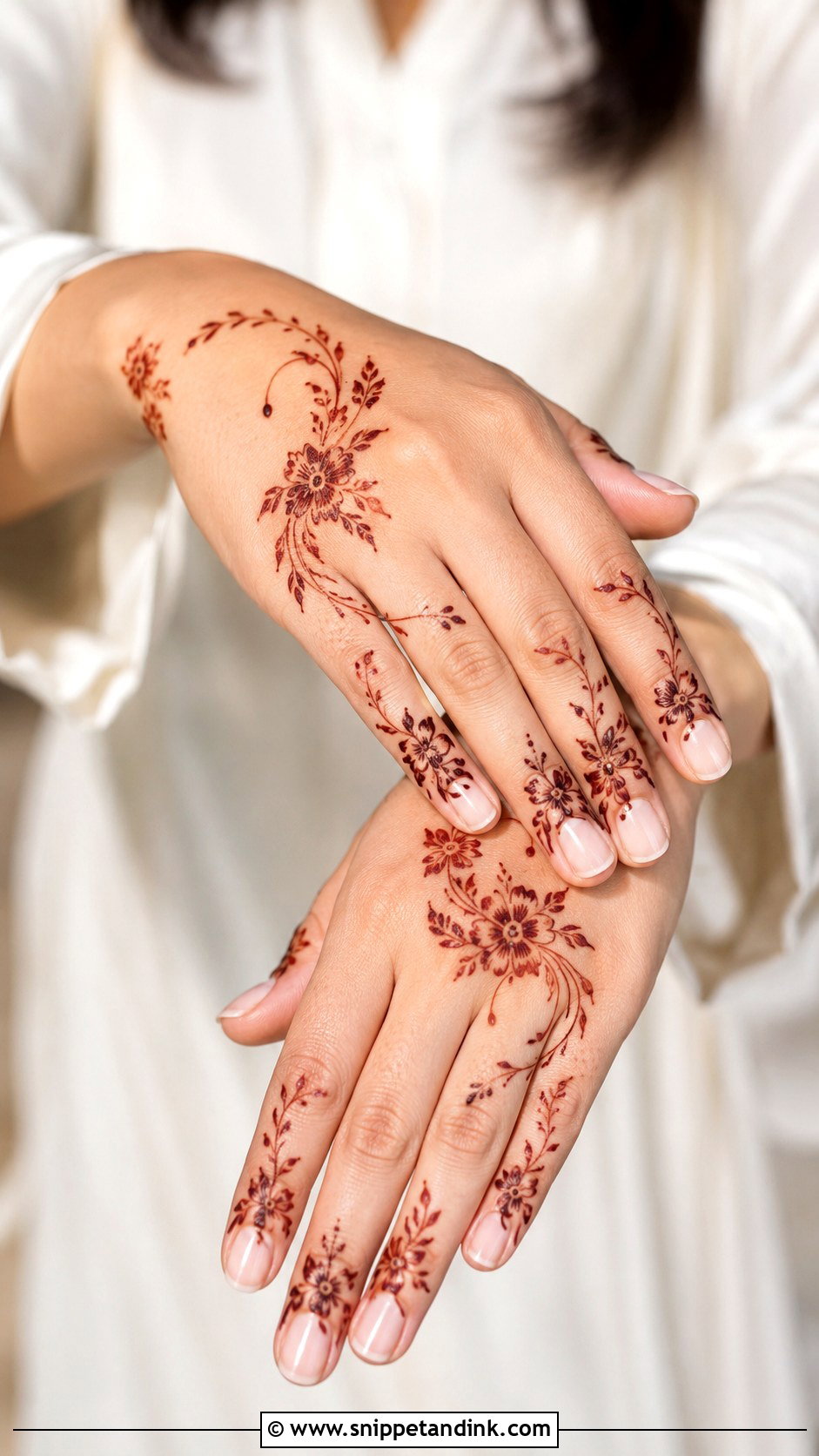 Arabic Khafif Mehndi Design - Snippet and Ink - 35 Simple Arabic Mehndi Designs