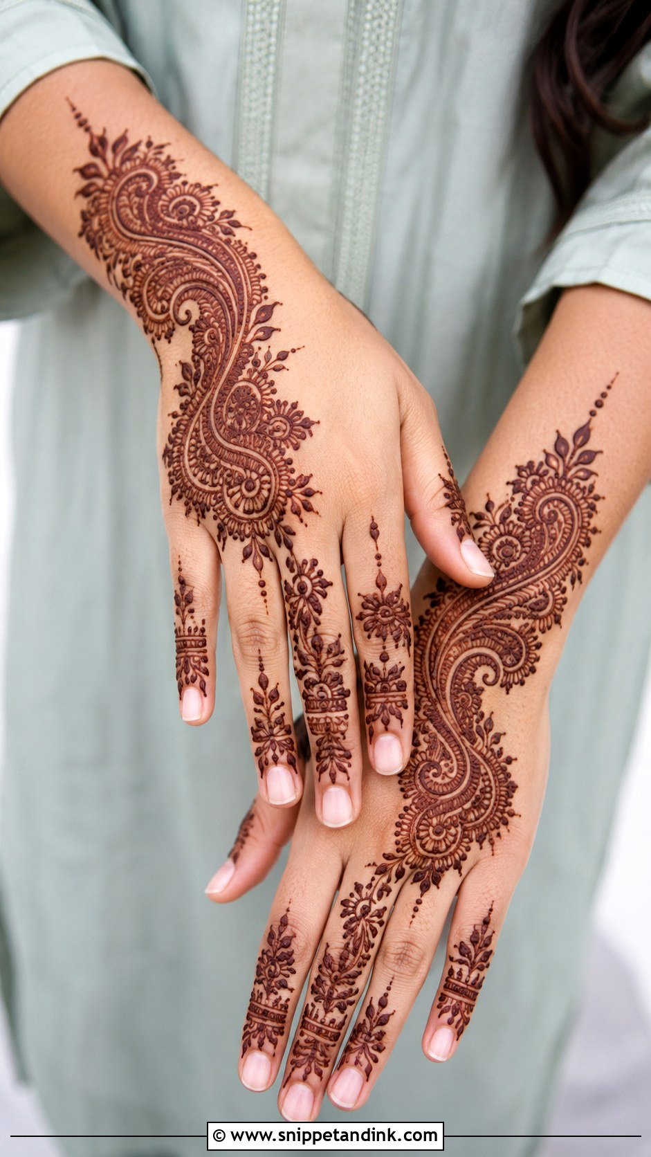 Arabic Paisley Mehndi Design - Snippet and Ink - 30 Latest Arabic Mehndi Designs