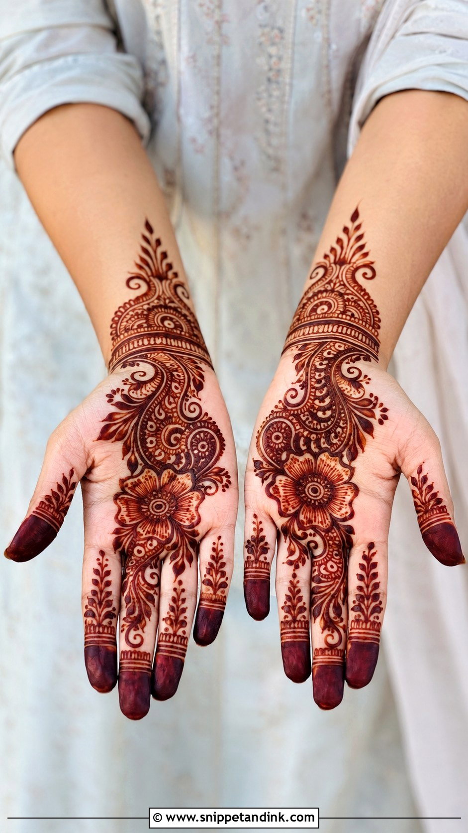 Arabic Palm Mehndi Design - Snippet and Ink - 35 Modern Arabic Mehndi Designs