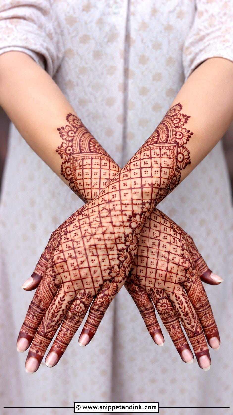 Back Hand Jaali Mehndi Design - Snippet and Ink - 35 Back Mehndi Designs