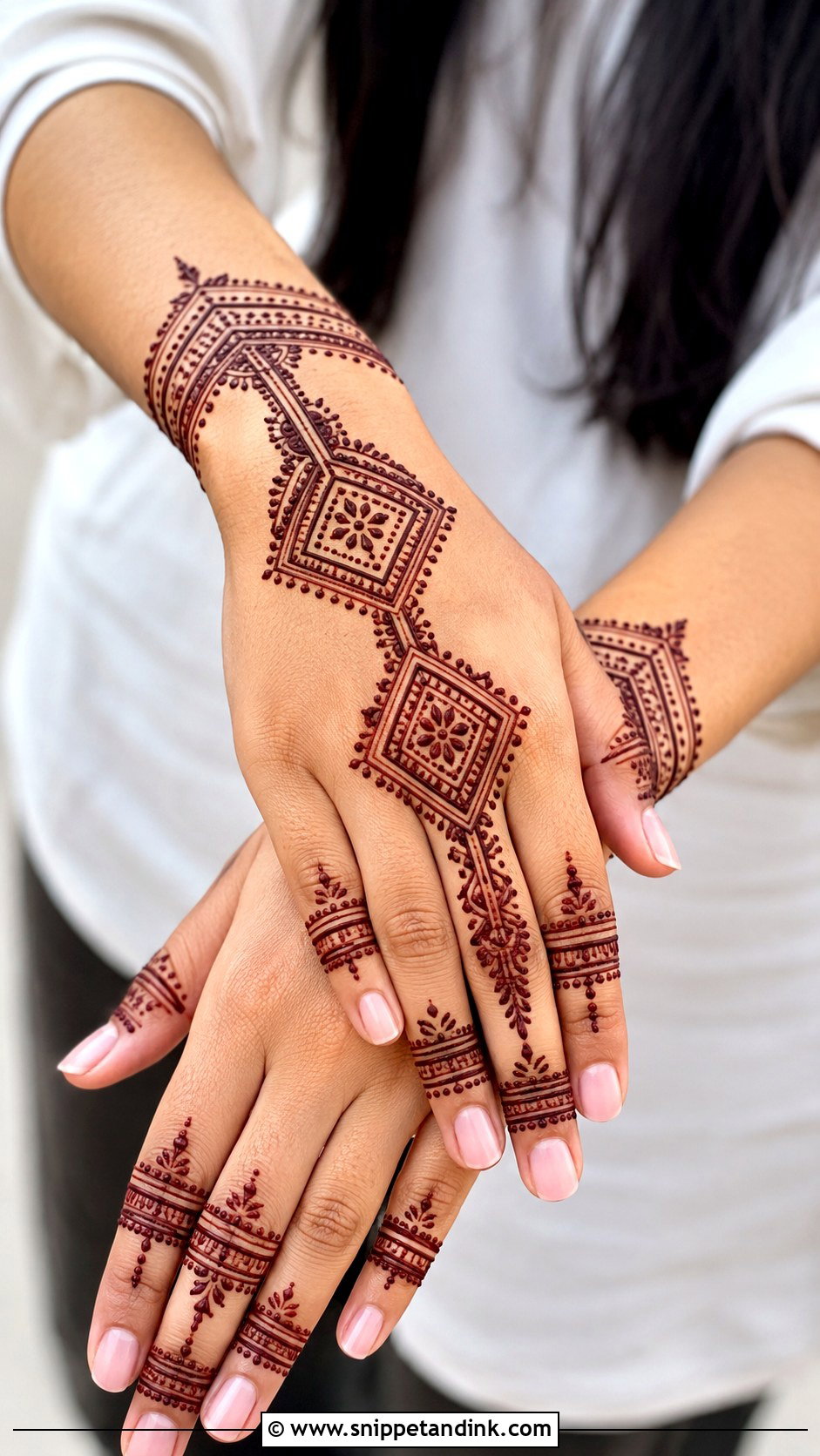 Back Hand Mehndi Design With Geometric Lines - Snippet and Ink - 35 Simple Back Hand Mehndi Designs