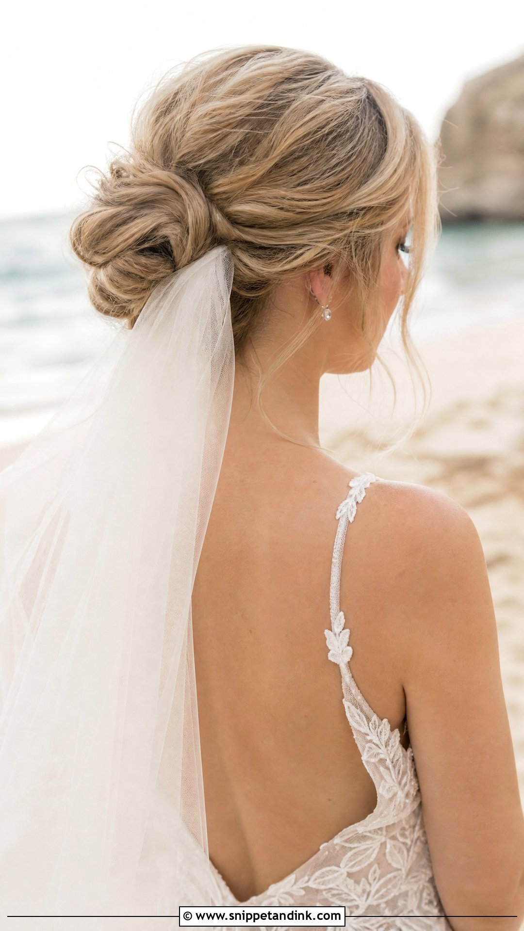 Beach Wedding Veil Comb - Snippet and Ink - 15 Beach Wedding Hair Accessories