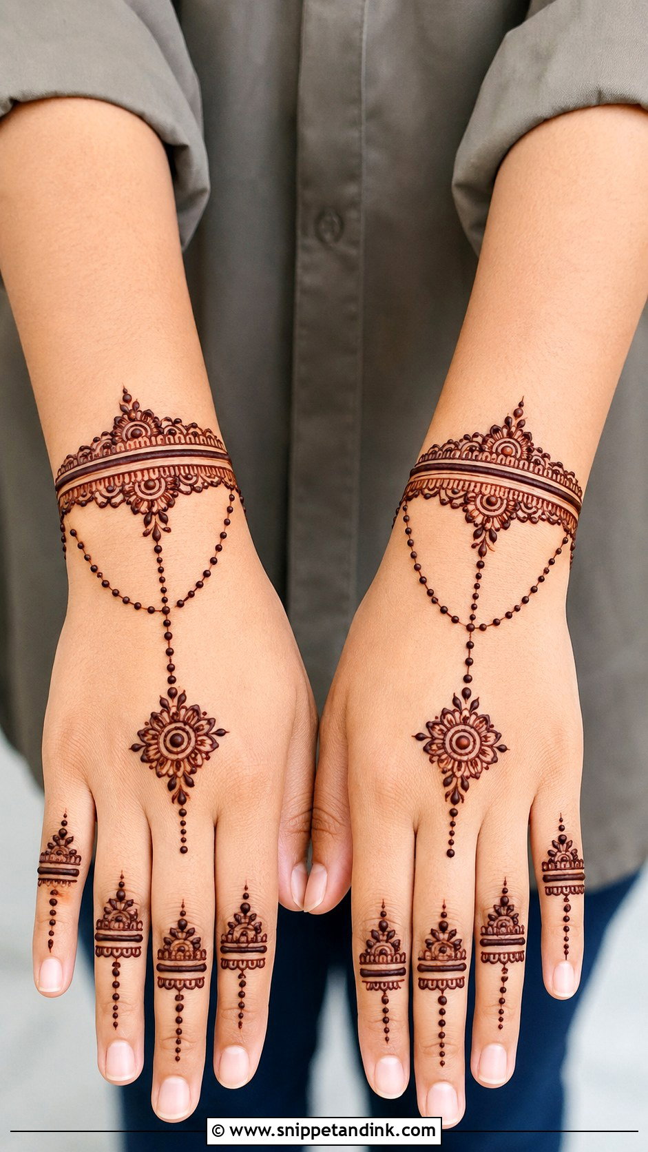 Beginner Bracelet Mehndi Design - Snippet and Ink - 35 Mehndi Designs for Beginners
