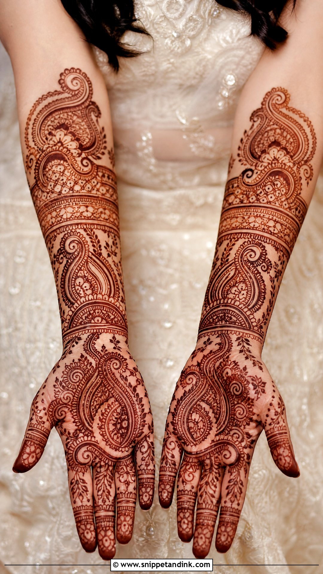 Bridal Paisley Mehndi - Snippet and Ink - 25 Mehndi Bridal Look Ideas