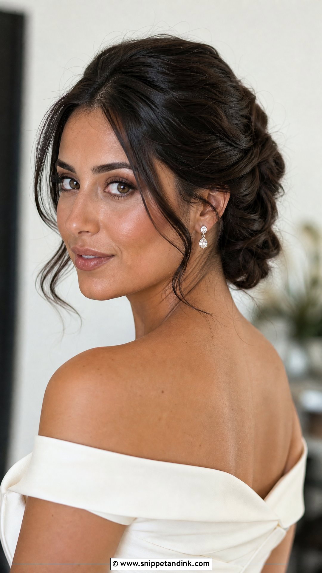 Brunette Bridal Soft Twist - Snippet and Ink - 15 Brunette Bridal Hairstyles