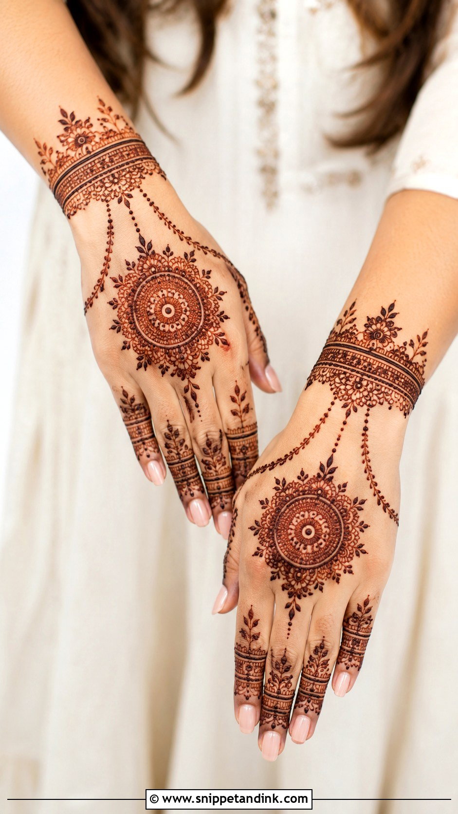 Circle Mehndi Design With Bracelet - Snippet and Ink - 35 Circle Mehndi Designs