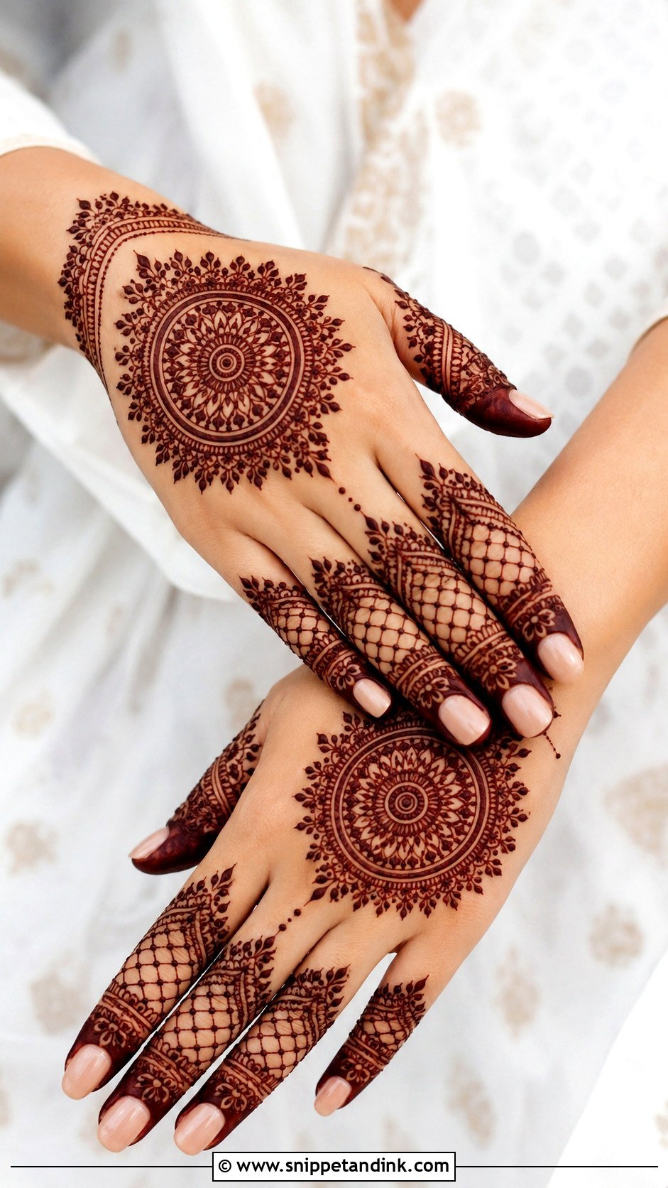 Circle Mehndi Design With Jaali - Snippet and Ink - 35 Circle Mehndi Designs