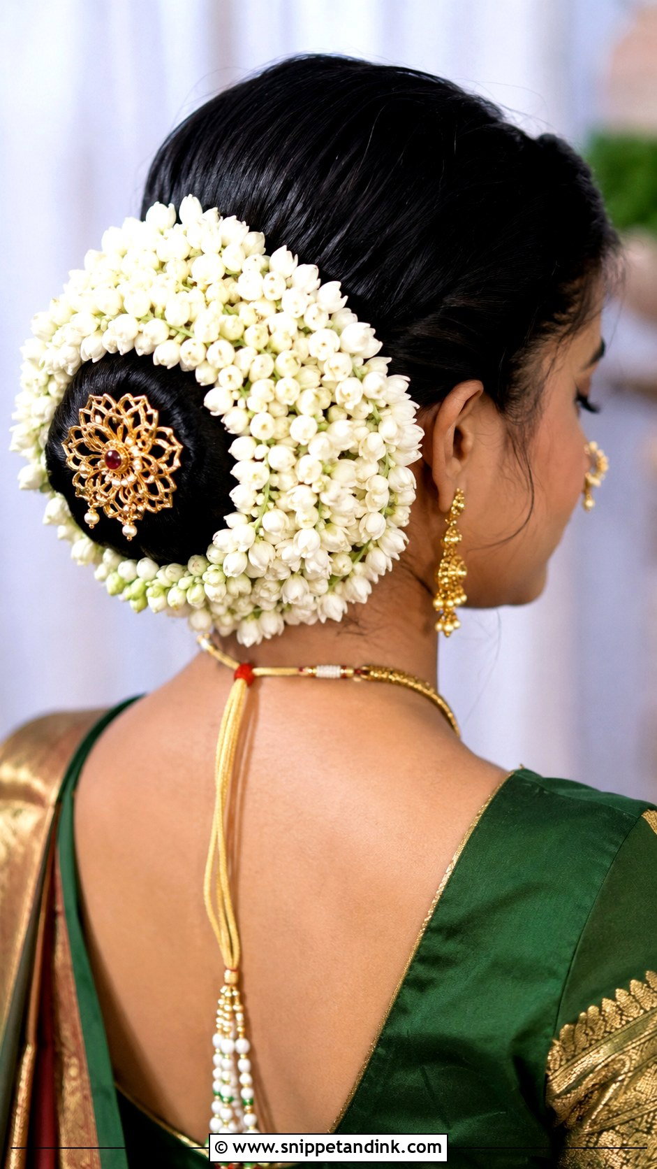 Classic Ambada Bun With Mogra Flowers - Snippet and Ink - 25 Marathi Bride Hairstyle Ideas