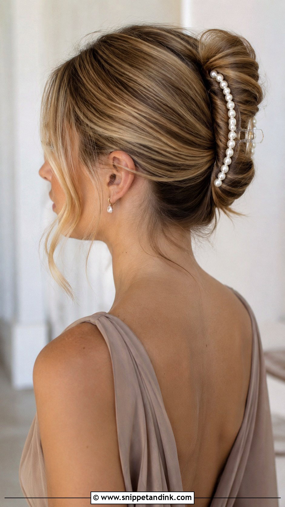 Claw Clip Bridesmaid Updo - Snippet and Ink - 35 Bridesmaid Updo Hairstyles