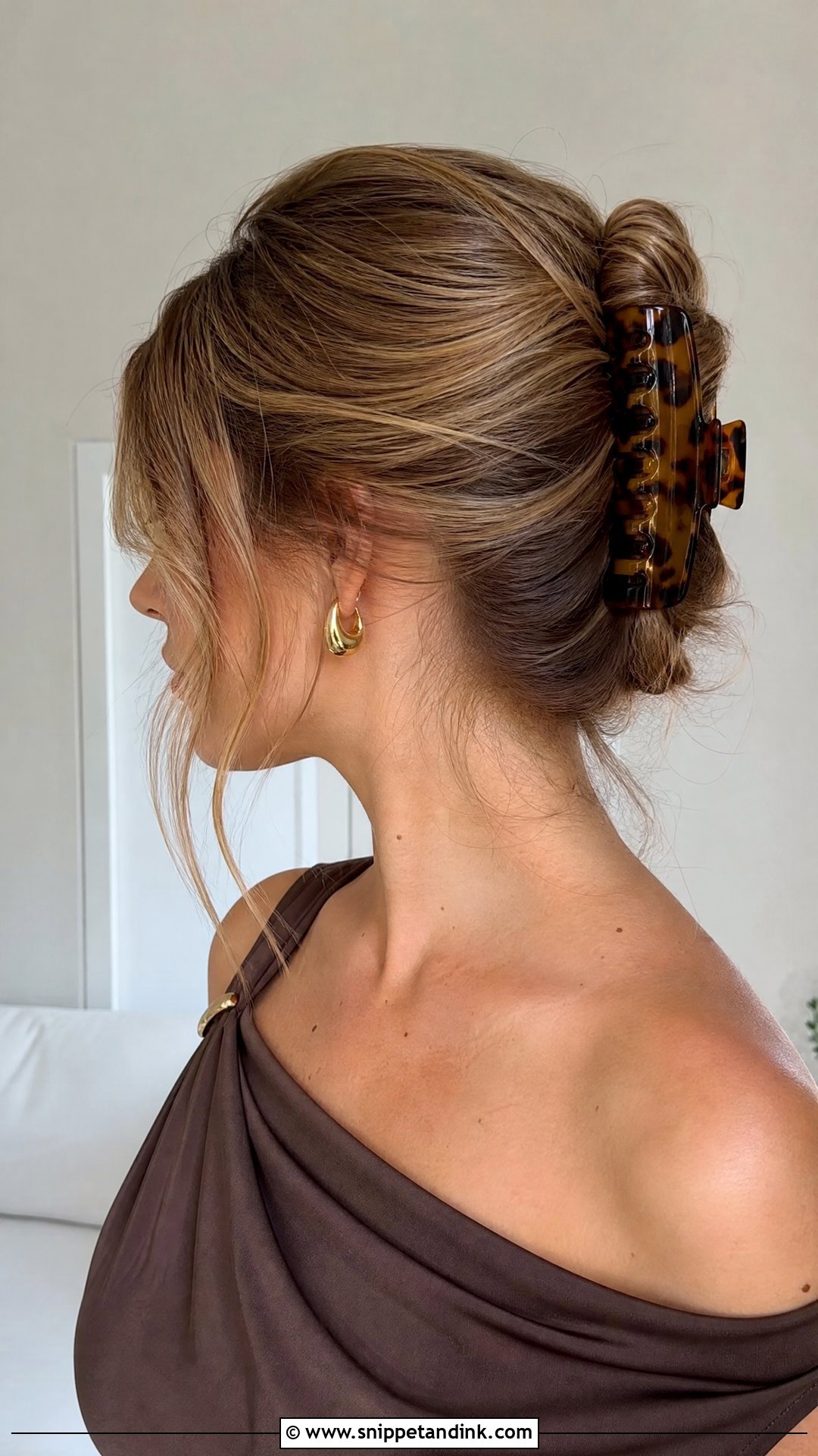 Claw Clip Updo Wedding Guest Hairstyle - Snippet and Ink - 15 Fall Wedding Guest Hairstyles