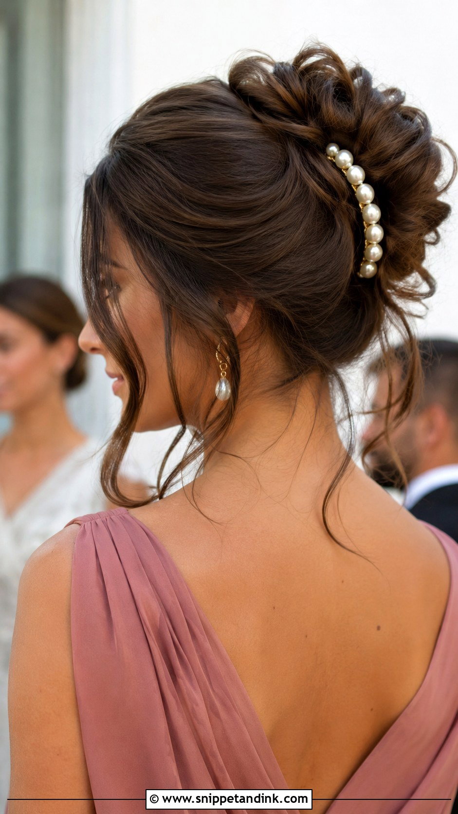 Claw Clip Wedding Guest Hair - Snippet and Ink - 15 Simple Hair Ideas for Wedding Guest