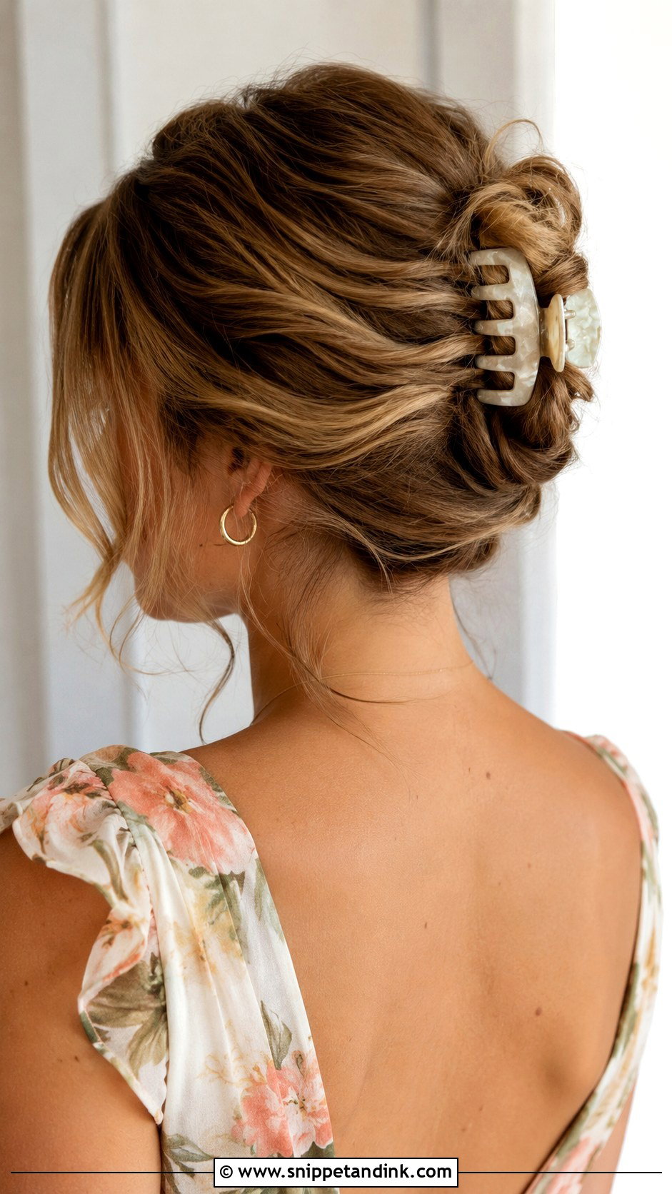 Claw Clip Wedding Guest Hairstyle - Snippet and Ink - 15 Hair Styles for Guest At Wedding