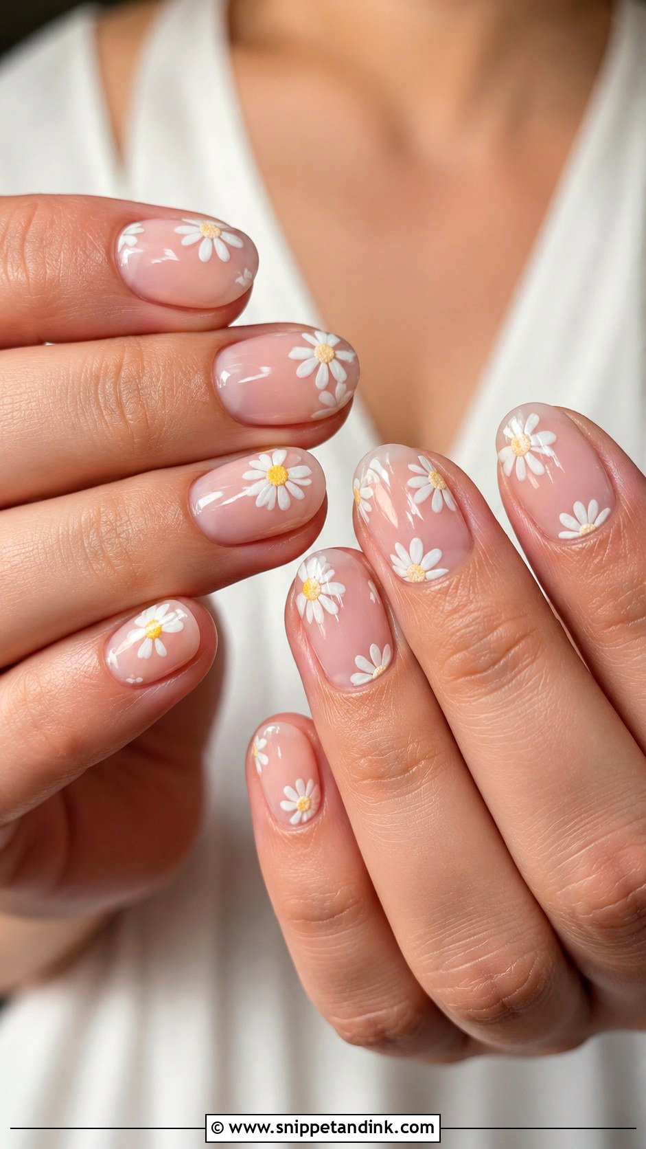 Daisy Bridesmaid Nails - Snippet and Ink - 20 Summer Bridesmaid Nails