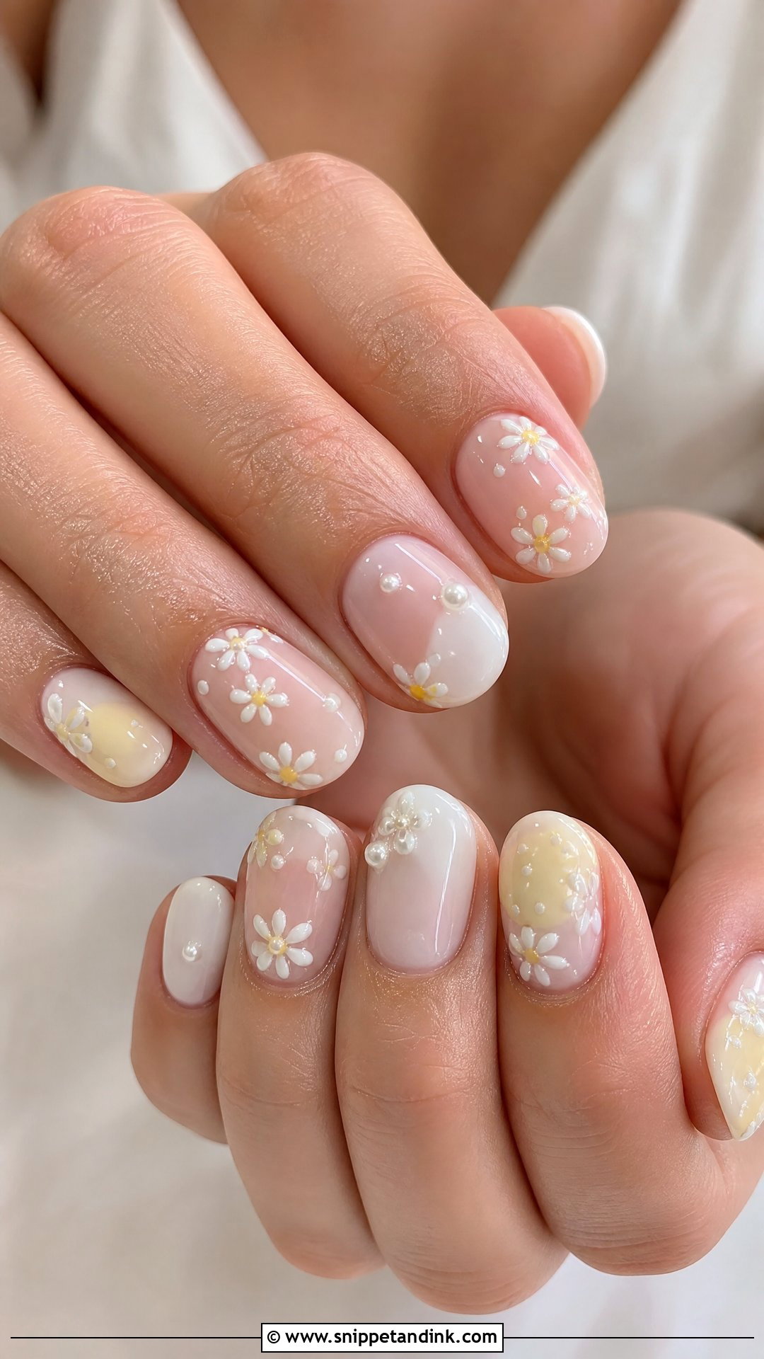 Daisy Floral Wedding Nails - Snippet and Ink - 25 Floral Wedding Nails