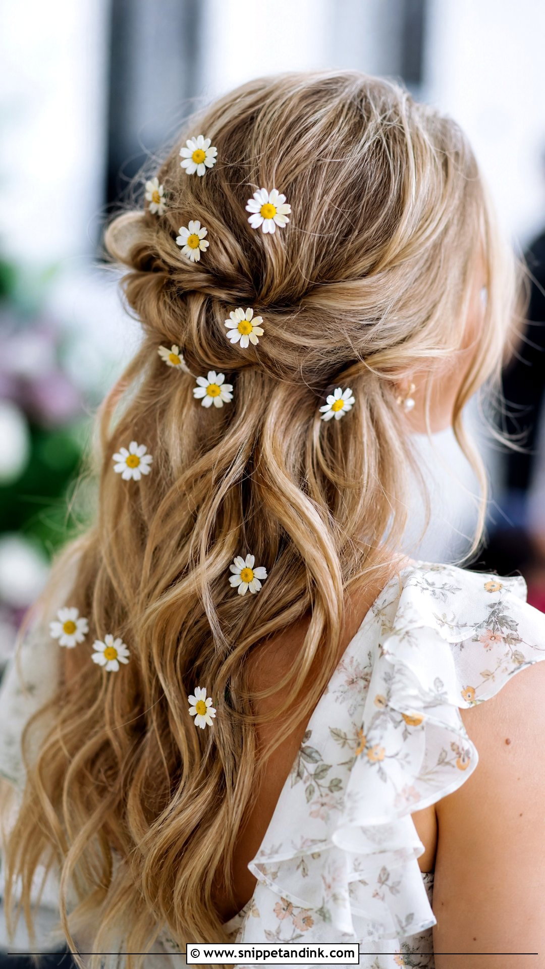 Daisy Hair Accents for a Spring Wedding - Snippet and Ink - 20 Bridal Hair Flower Ideas