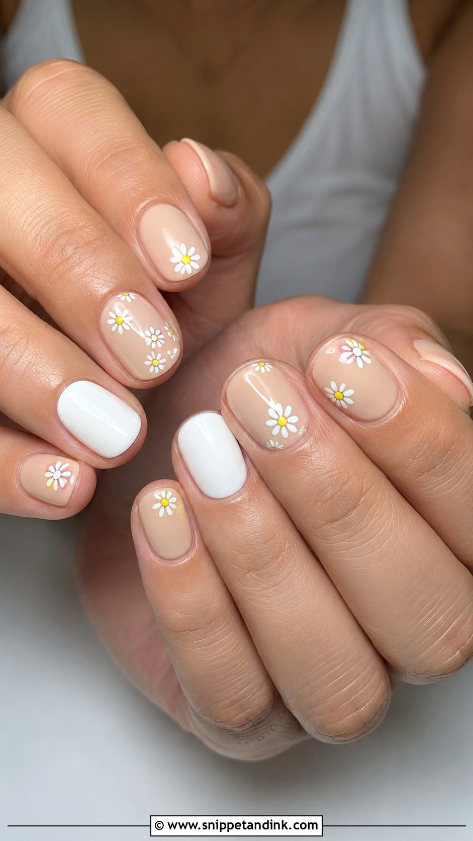 Daisy Nude Nails - Snippet and Ink - 20 Summer Wedding Guest Nails