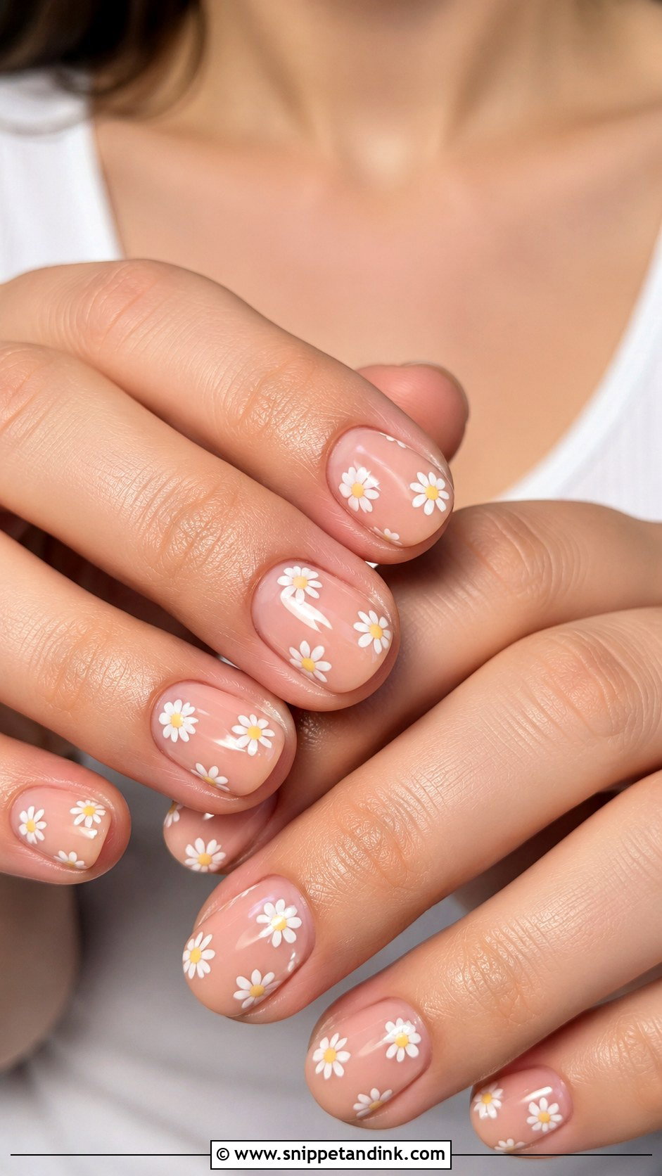 Daisy Wedding Nails - Snippet and Ink - 20 Wedding Nails Flowers