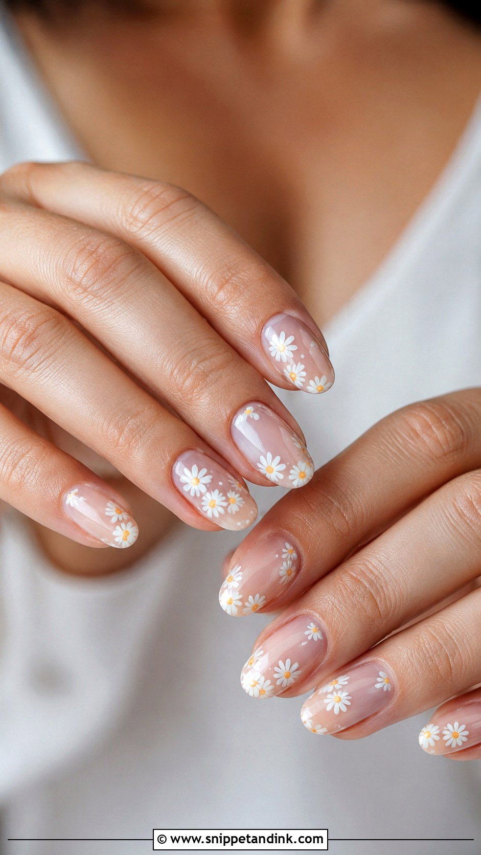 Daisy Wedding Nails - Snippet and Ink - 20 Summer Wedding Nails for Bride