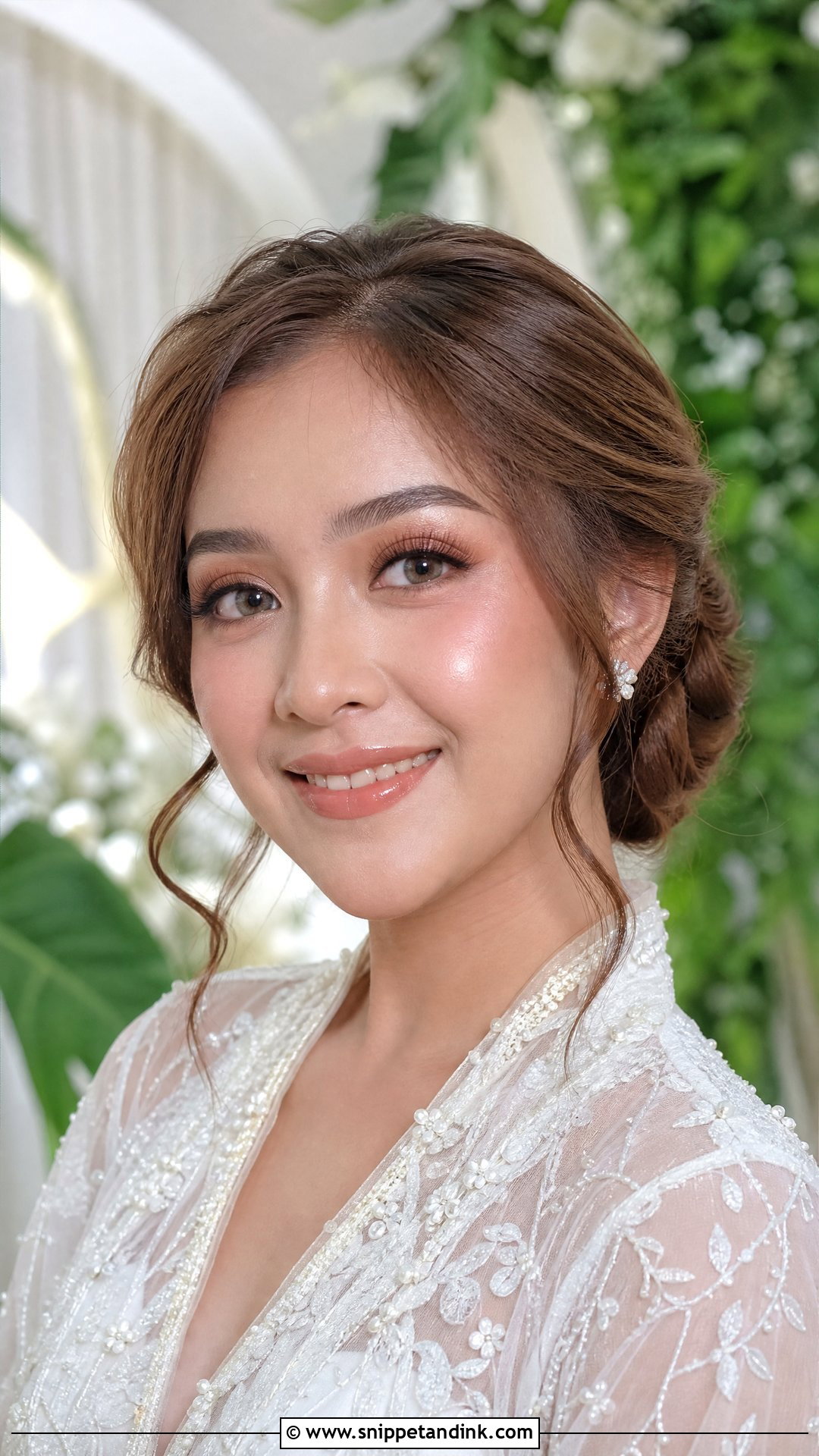 Dewy Indonesian Bridal Makeup - Snippet and Ink - 20 Indonesia Wedding Makeup Ideas