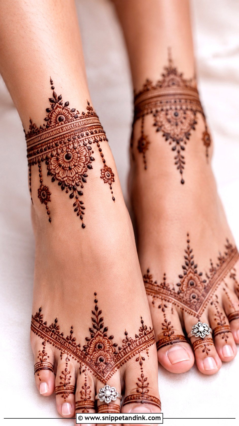 Dubai Anklet Mehndi Design - Snippet and Ink - 35 Dubai Mehndi Designs