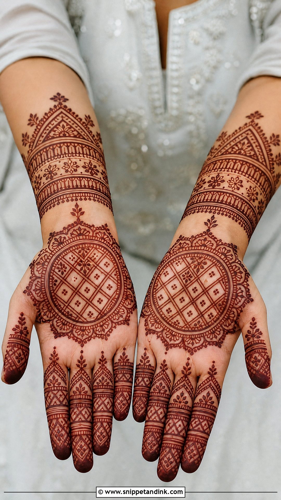 Dubai Geometric Front Hand Mehndi Design - Snippet and Ink - 20 Dubai Front Hand Mehndi Designs