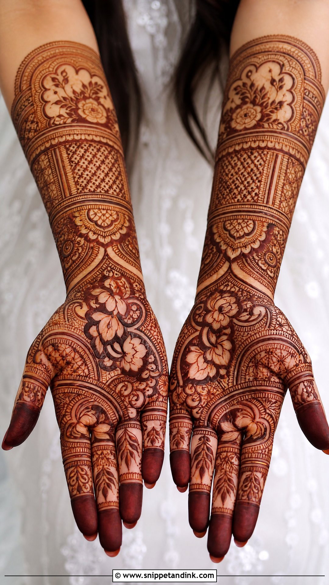 Dubai Heavy Front Hand Mehndi Design - Snippet and Ink - 20 Dubai Front Hand Mehndi Designs