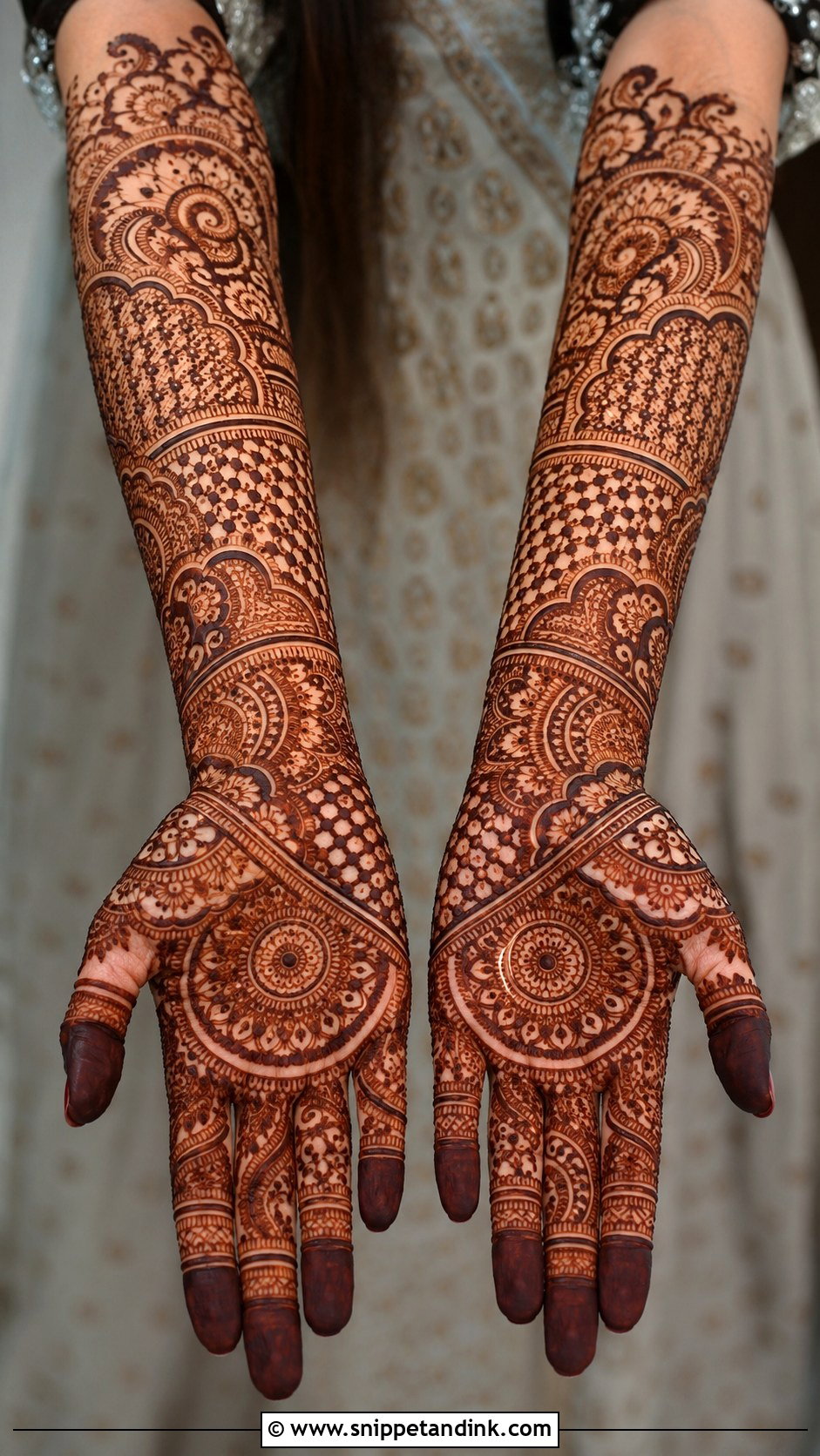 Dubai Heavy Mehndi Design - Snippet and Ink - 35 Dubai Mehndi Designs