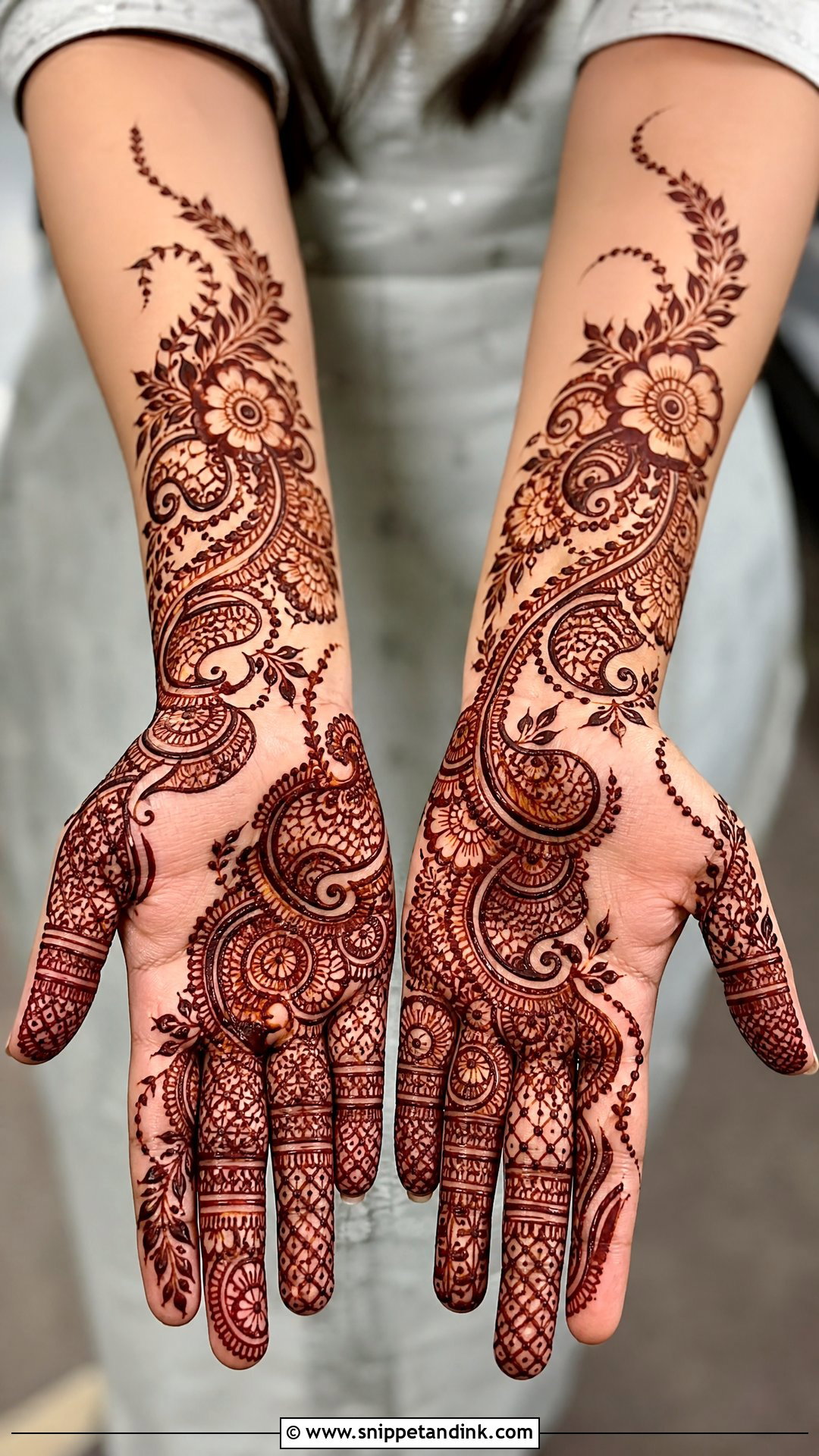 Dubai Indo Arabic Front Hand Mehndi Design - Snippet and Ink - 20 Dubai Front Hand Mehndi Designs