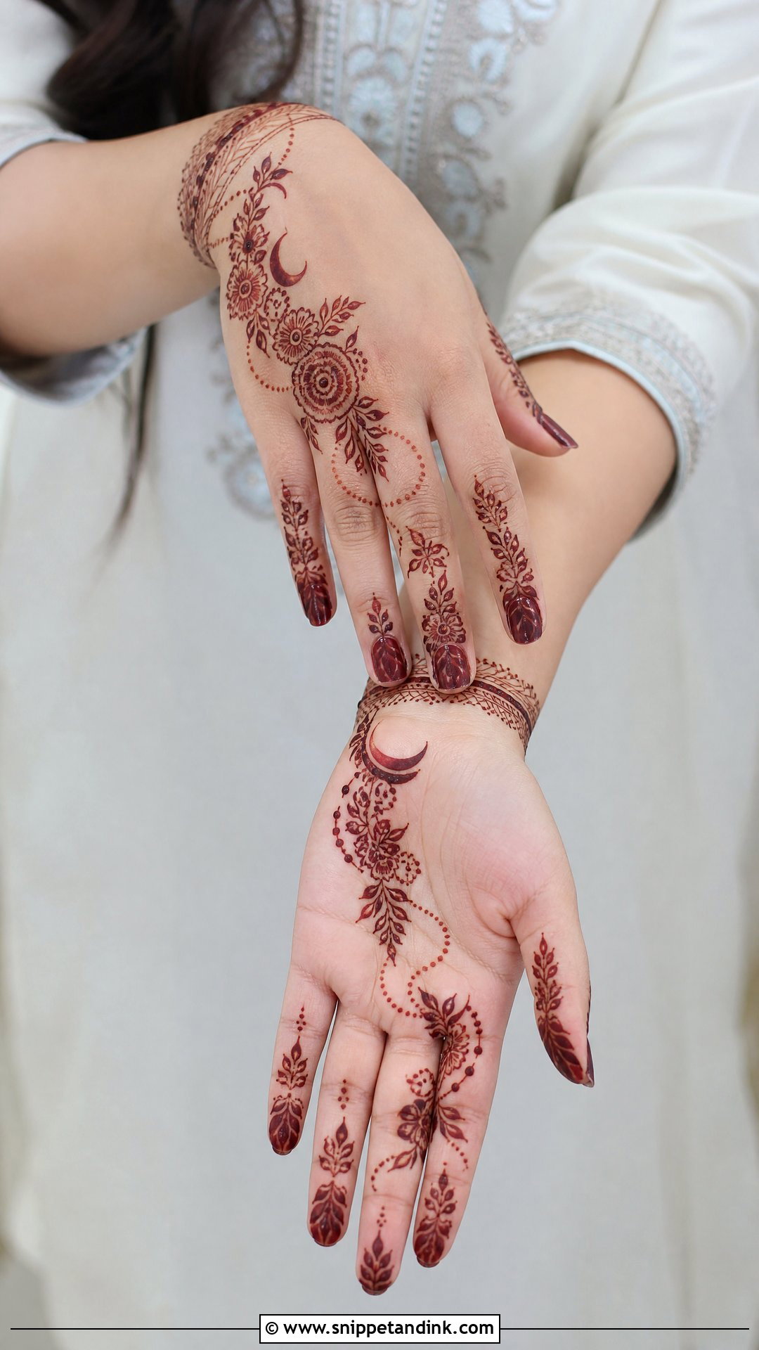 Dubai Khafif Eid Mehndi Design - Snippet and Ink - 30 Dubai Khafif Mehndi Designs