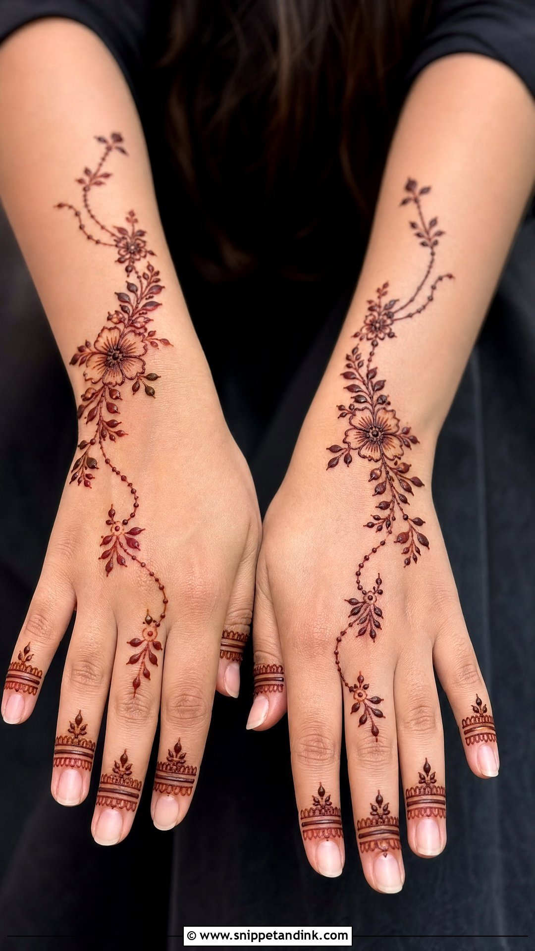 Dubai Khafif Engagement Mehndi Design - Snippet and Ink - 30 Dubai Khafif Mehndi Designs