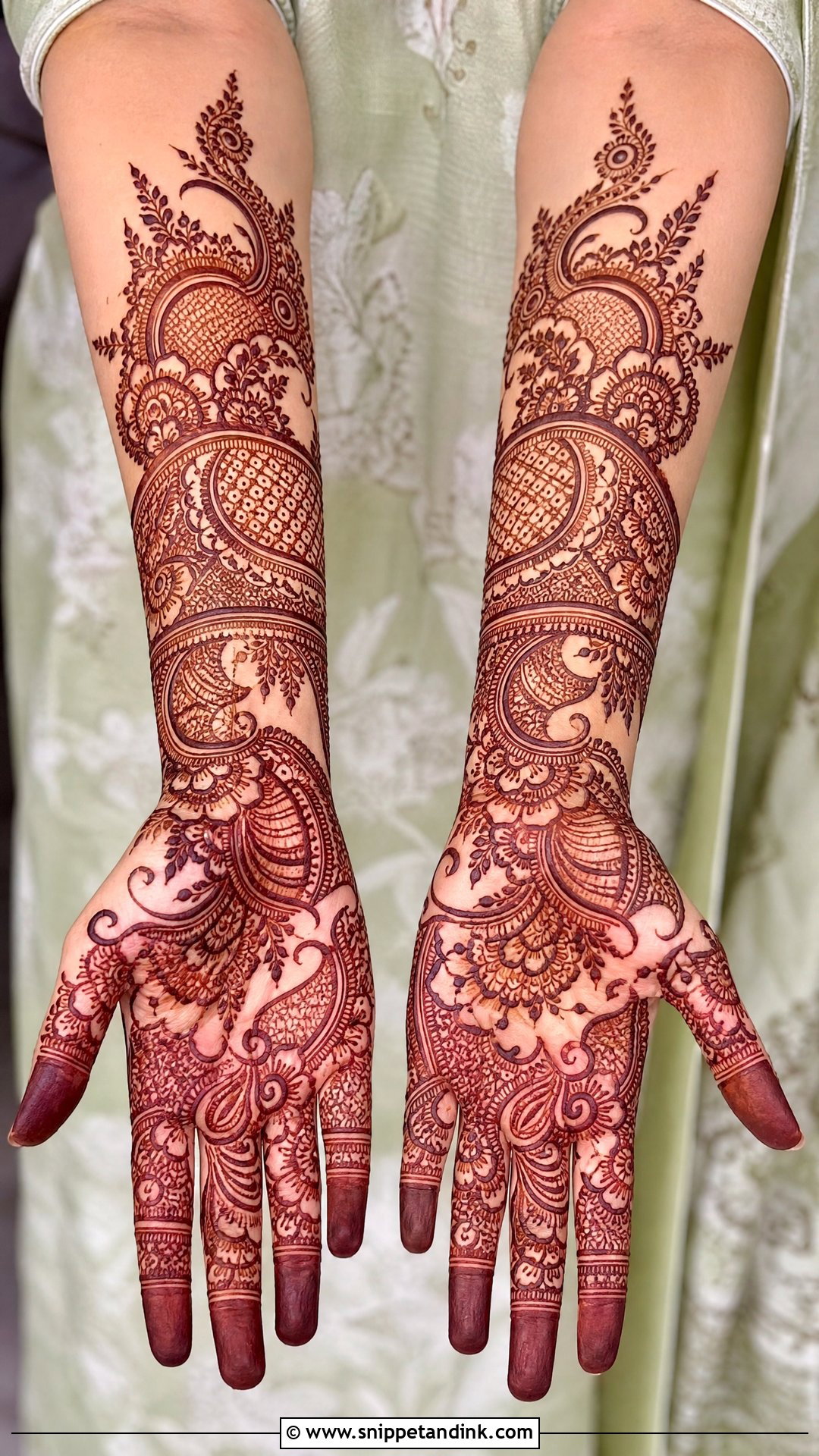 Dubai Khafif Heavy Look Mehndi Design - Snippet and Ink - 30 Dubai Khafif Mehndi Designs