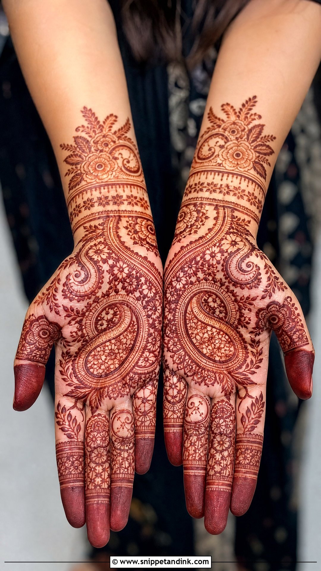 Dubai Paisley Front Hand Mehndi Design - Snippet and Ink - 20 Dubai Front Hand Mehndi Designs