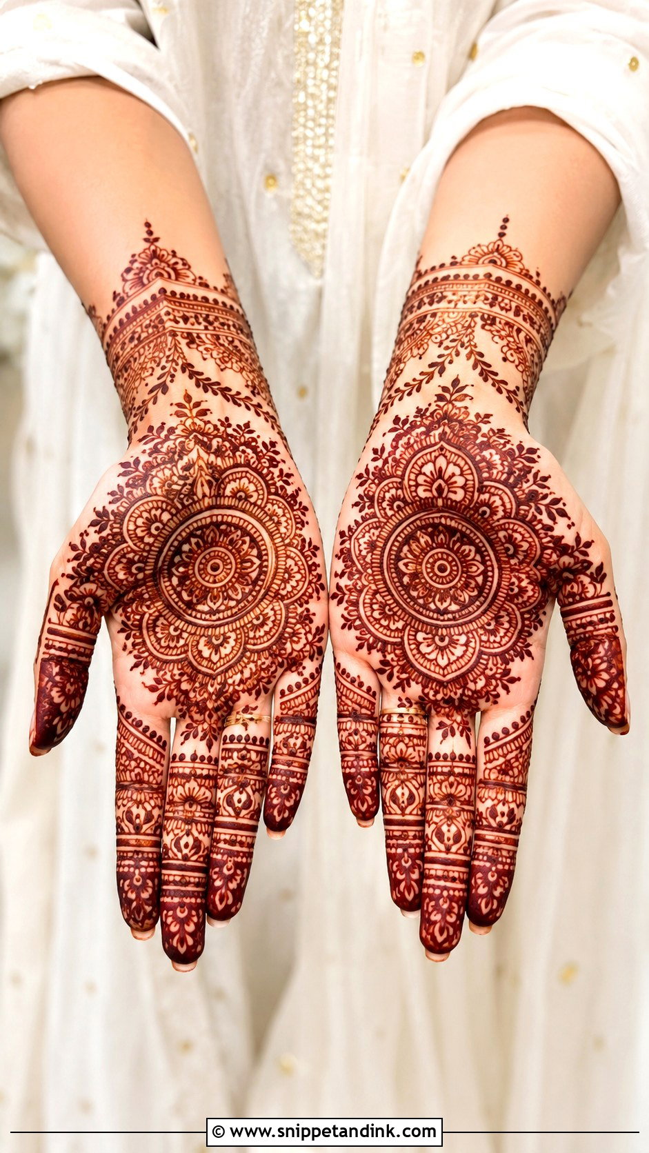 Dubai Palm Mehndi Design - Snippet and Ink - 35 Dubai Mehndi Designs