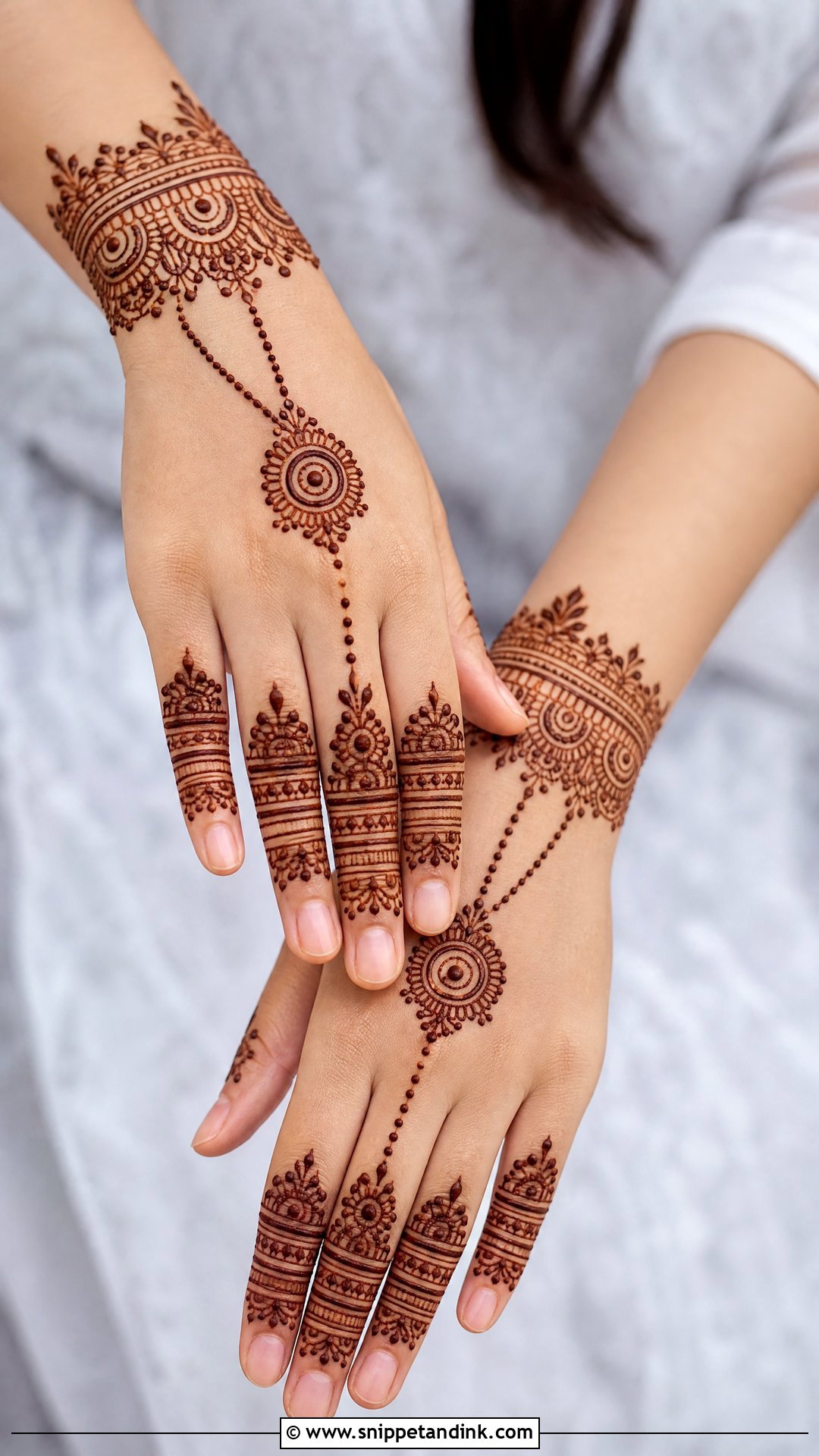 Easy Bracelet Mehndi Design - Snippet and Ink - 35 Easy Mehndi Designs