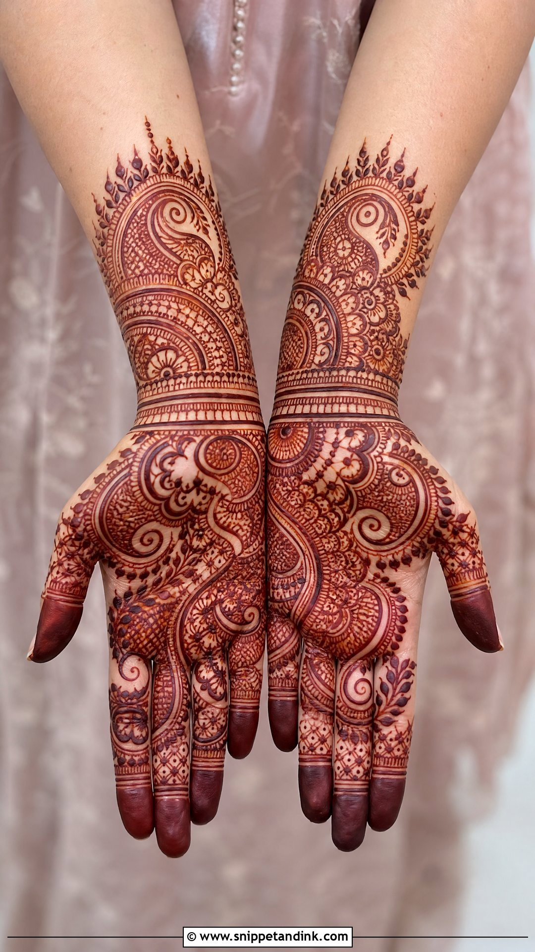 Easy Bridal Mehndi Design With Paisley - Snippet and Ink - 20 Easy Bridal Mehndi Designs