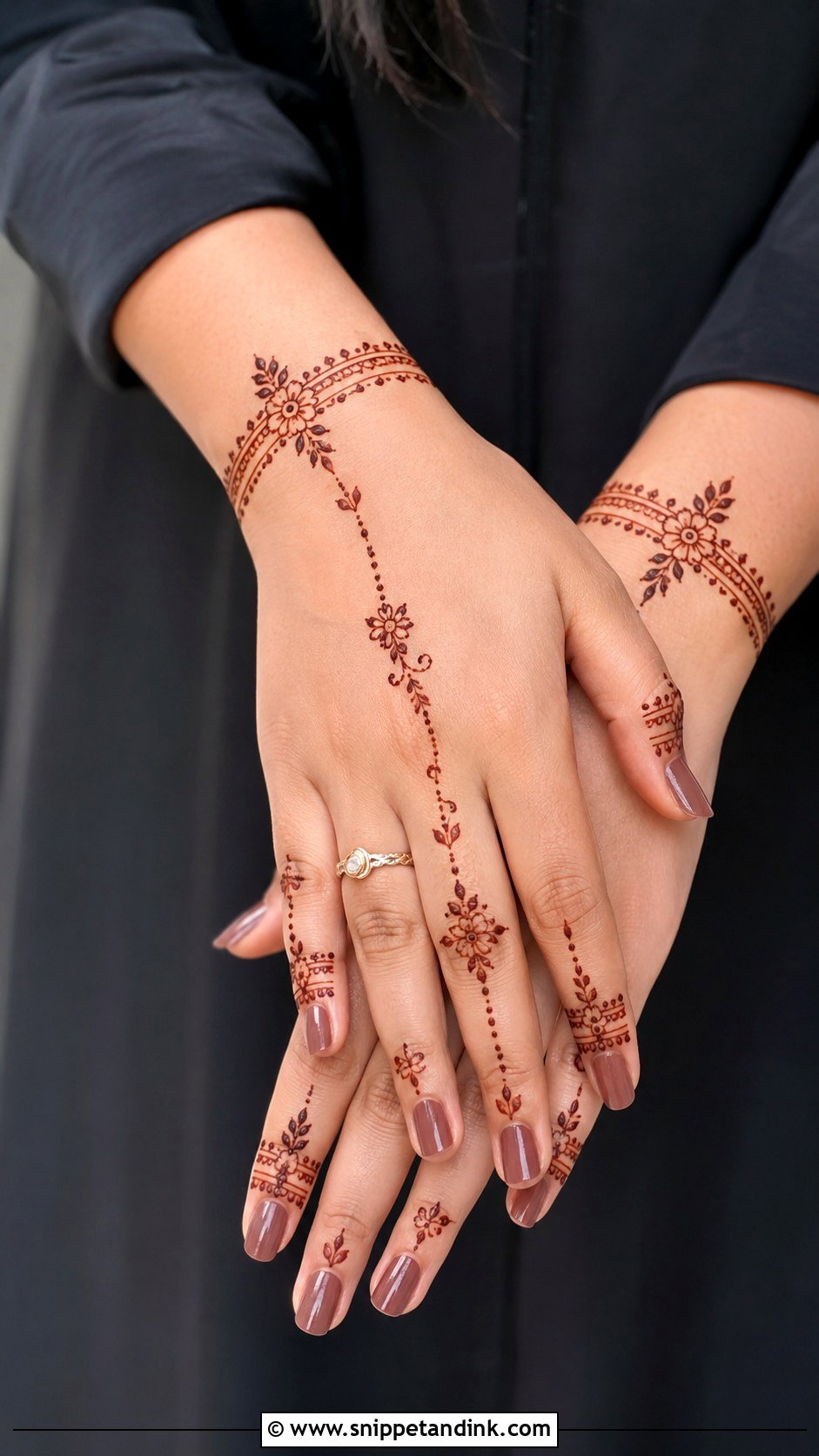Easy Finger And Wrist Mehndi Design - Snippet and Ink - 30 Simple and Easy Mehndi Designs