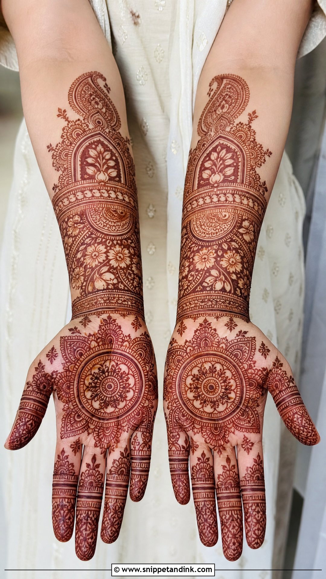 Easy Full Hand Bridal Mehndi Design - Snippet and Ink - 20 Easy Bridal Mehndi Designs