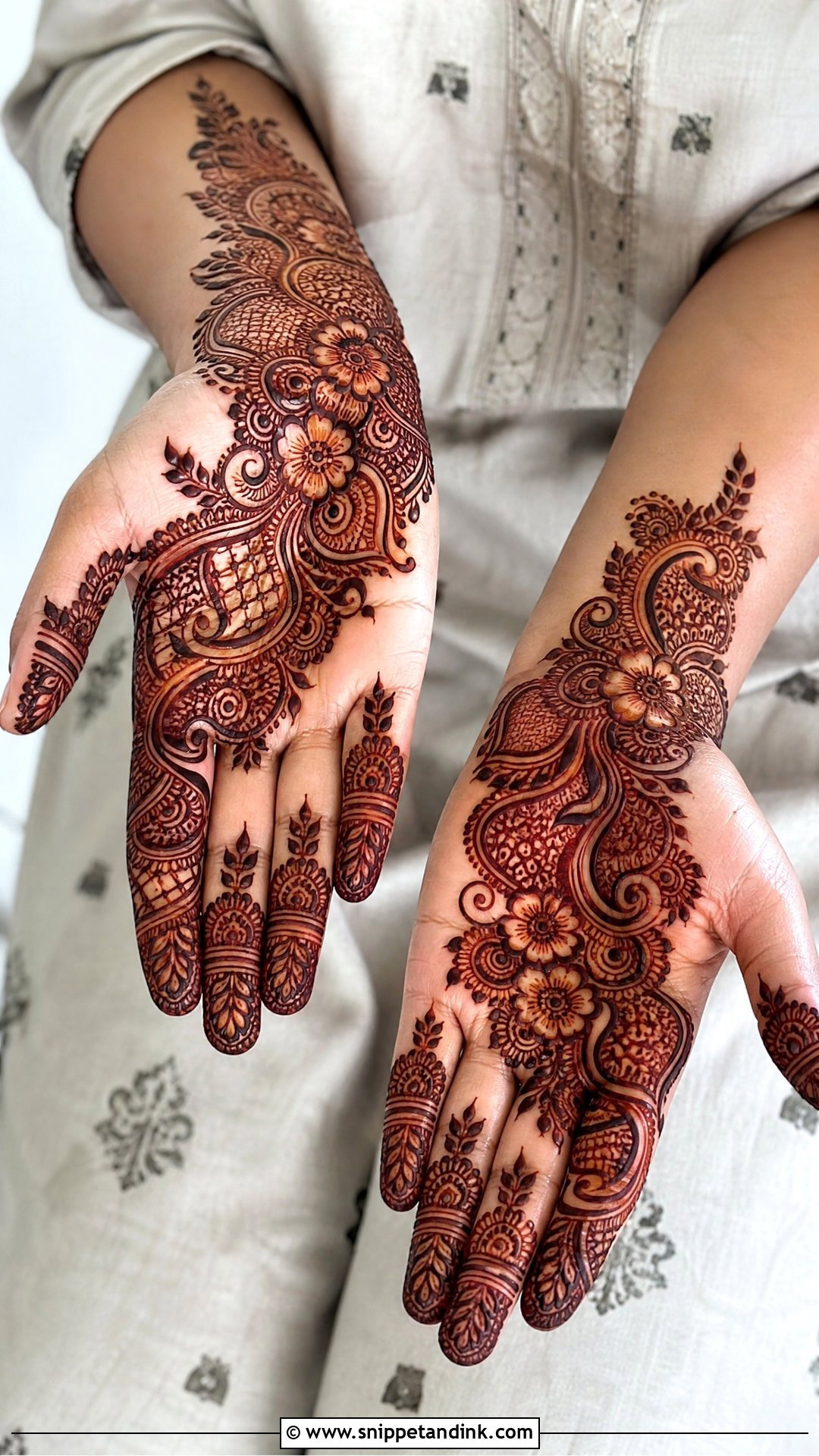 Easy Indo Arabic Mehndi Design - Snippet and Ink - 35 Easy Mehndi Designs