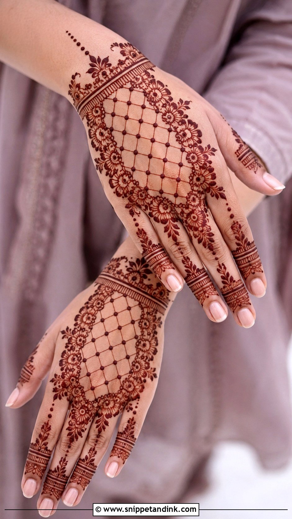 Easy Jaali Mehndi Design - Snippet and Ink - 35 Easy Mehndi Designs for Beginners