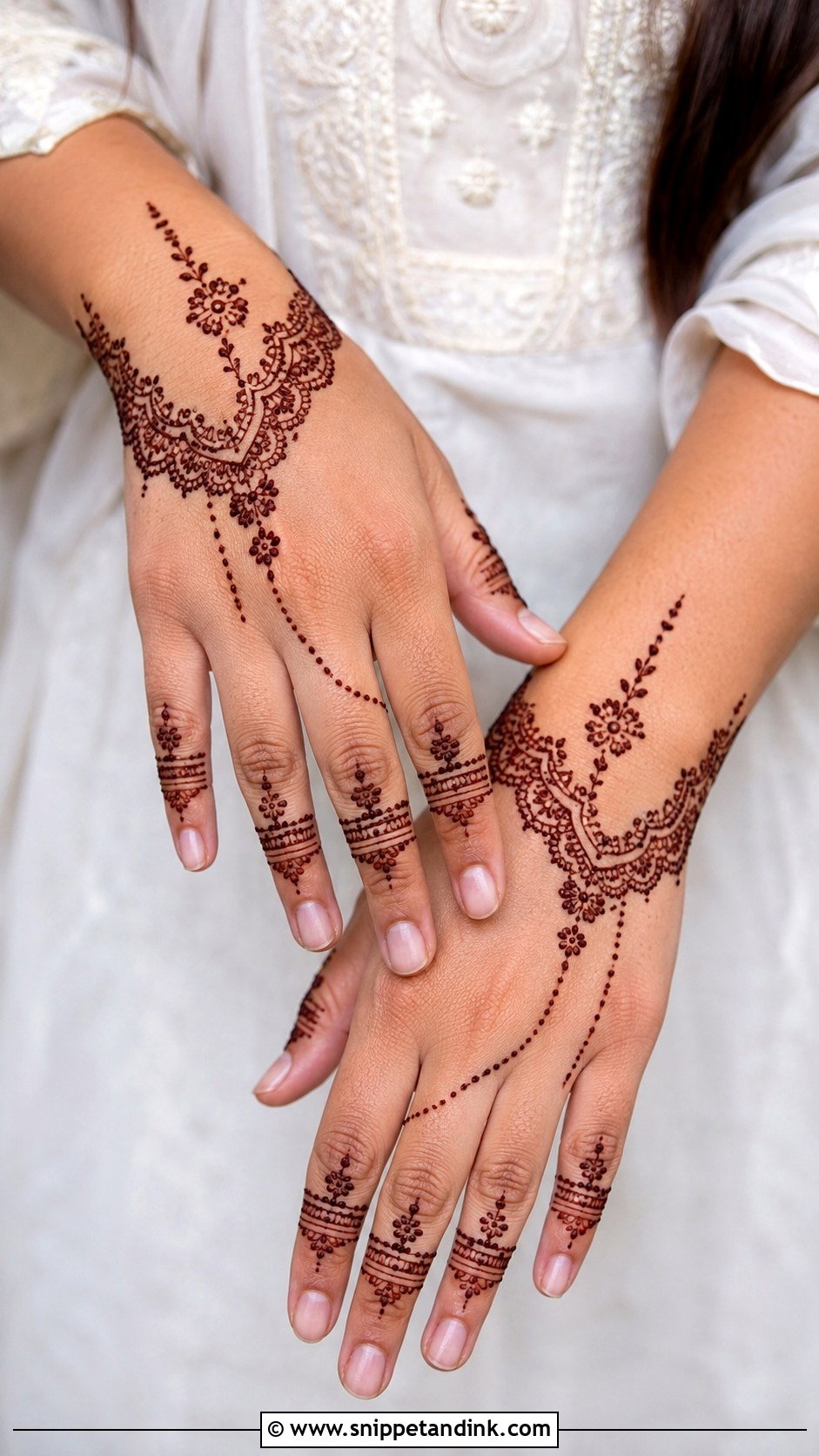 Easy Lace Mehndi Design - Snippet and Ink - 35 Easy Mehndi Designs for Beginners