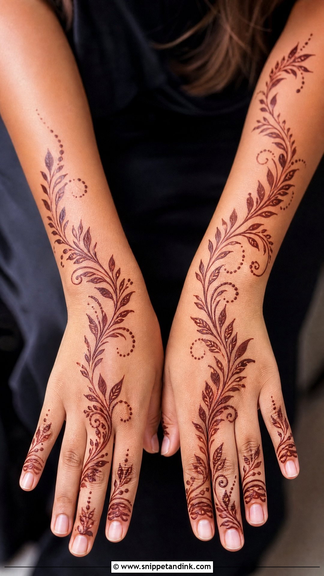 Easy Leaf Mehndi Design - Snippet and Ink - 35 Easy Mehndi Designs
